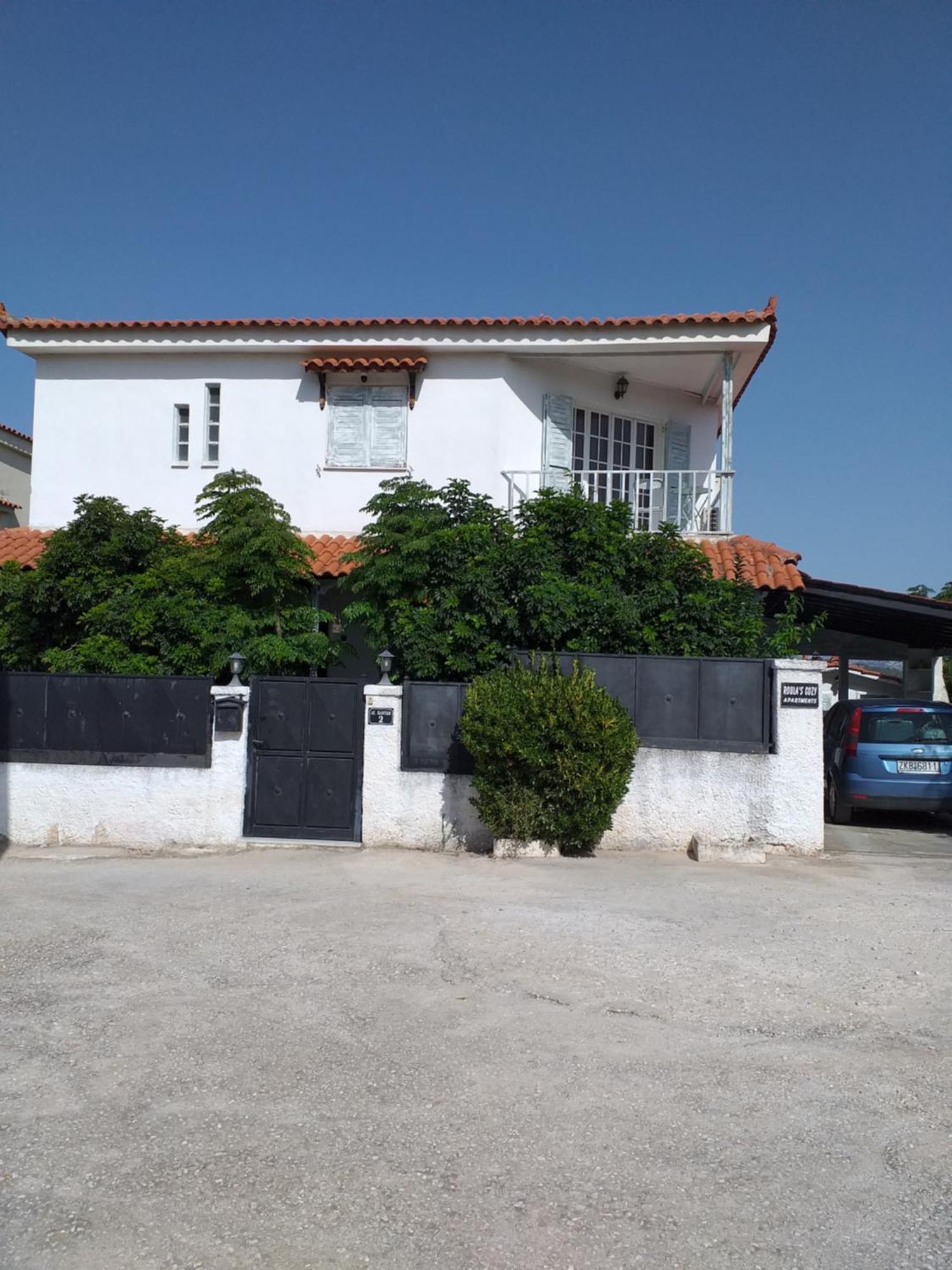 Roulas Cozy Apartments Loútsa Exterior foto