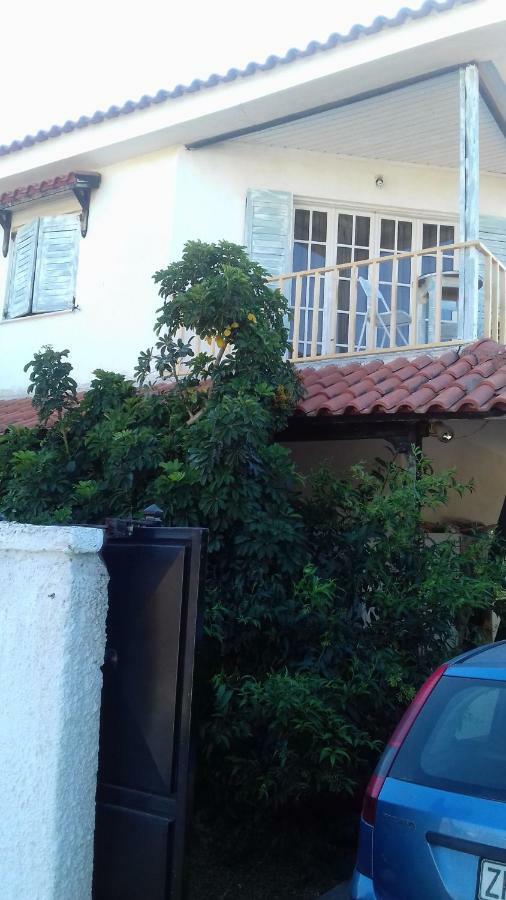 Roulas Cozy Apartments Loútsa Exterior foto